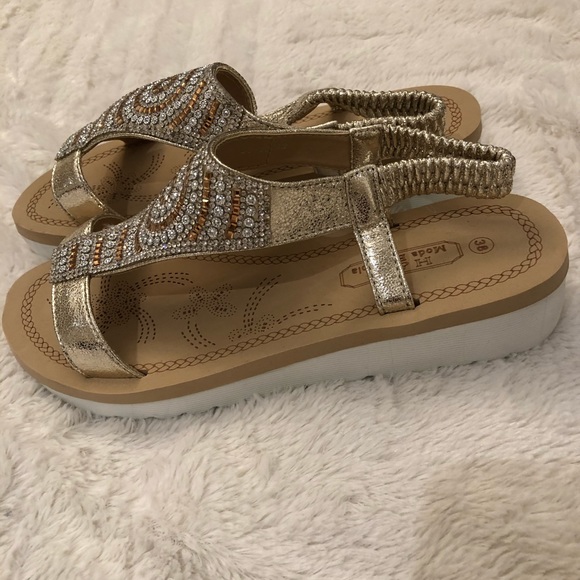 BNWT crystal embellished sandals - Picture 2 of 10